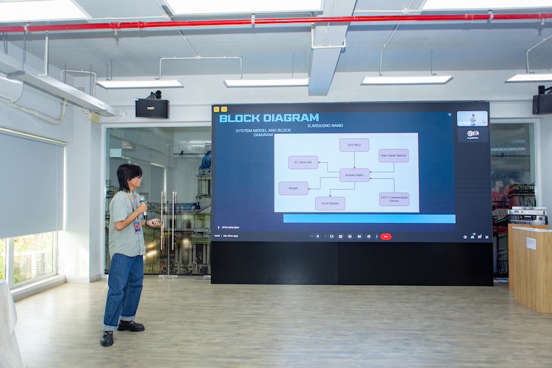 Đại diện nhóm trình bày nghiên cứu “Design and Implementation of an IoT-Based Smart Home System Integrating RFID Security and Environmental Sensing”
