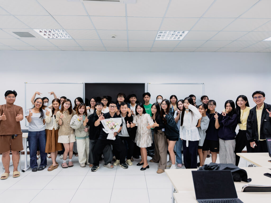 Thầy Đạt nhiều lần bắt gặp hình ảnh “chính mình của ngày trước” trong các bạn sinh viên