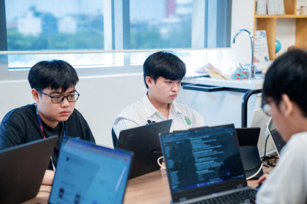 Da chac minh ghi nhu nay thay ha sinh vien truong dai hoc fpt dat cong bo q1 tap chi ieee access voi nghien cuu ve tri tue nhan tao