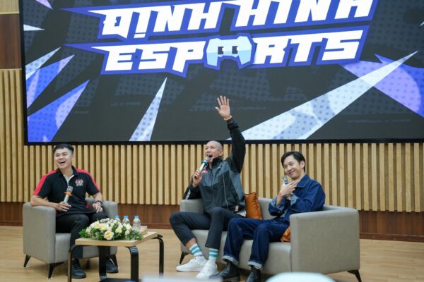 Sinh vien dai hoc fpt tp ho chi minh doi thoai cung ceo gam esports va blv van tung ve dinh huong nghe nghiep tuong lai voi esports