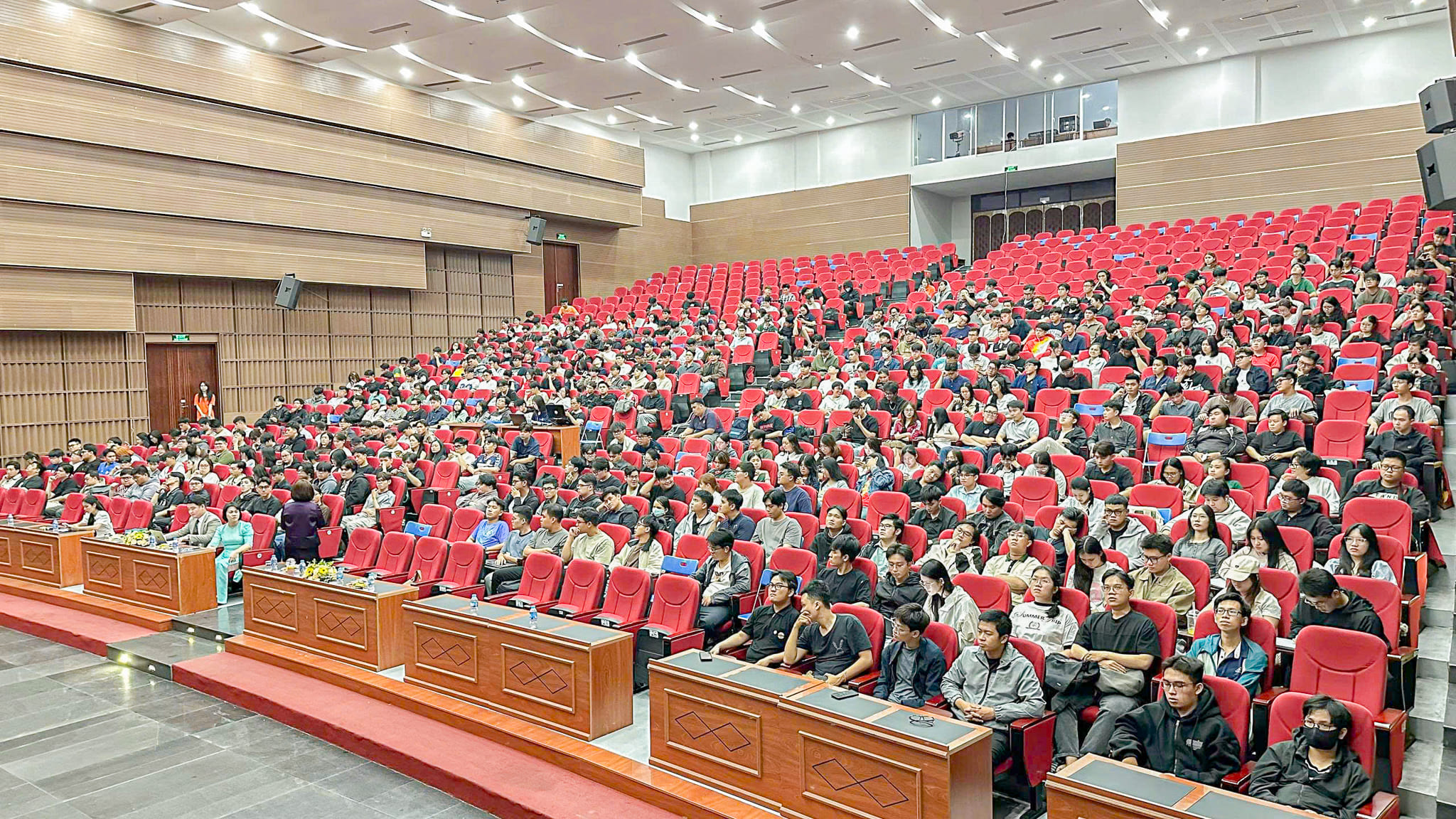 Sinh vien fptu kham pha bi quyet lua chon y tuong khoi nghiep thanh cong cung chuyen gia sihub 5 (1) (1)